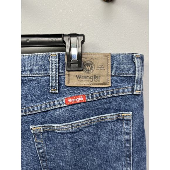 Wrangler Jeans Mens 42x30 BLUE DENIM Straight FIT 97501DS - Picture 3 of 6